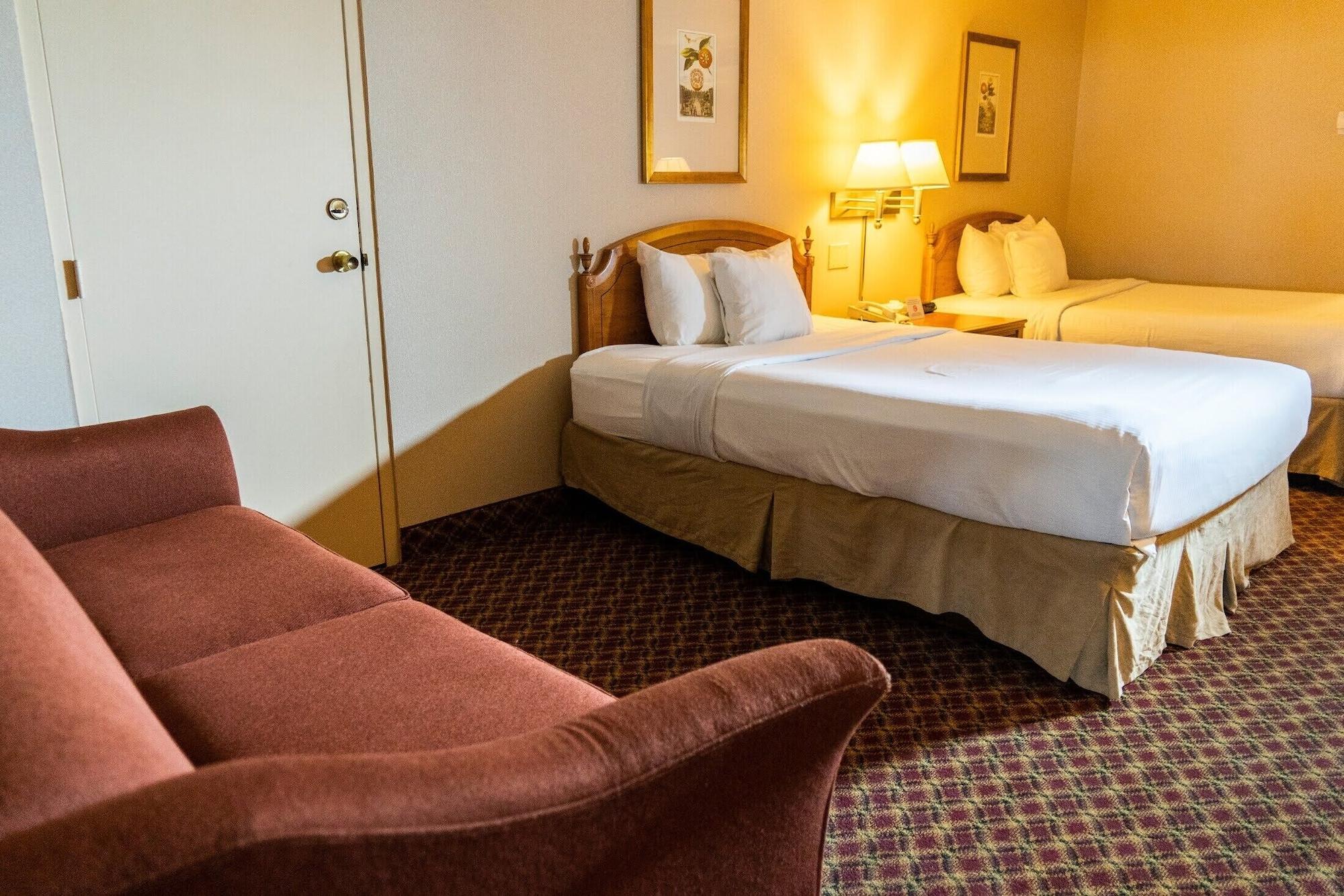Ramada By Wyndham Topeka Downtown Hotel & Convention Center Eksteriør billede