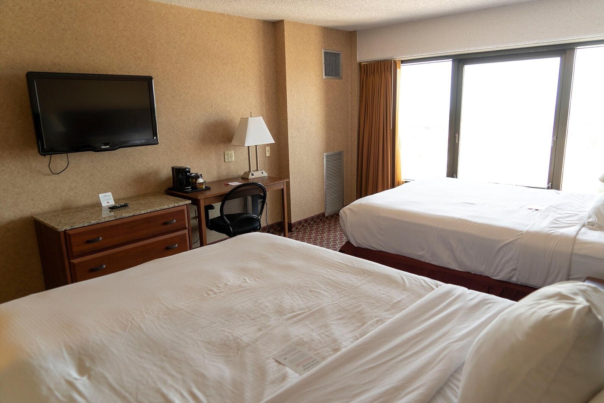 Ramada By Wyndham Topeka Downtown Hotel & Convention Center Eksteriør billede