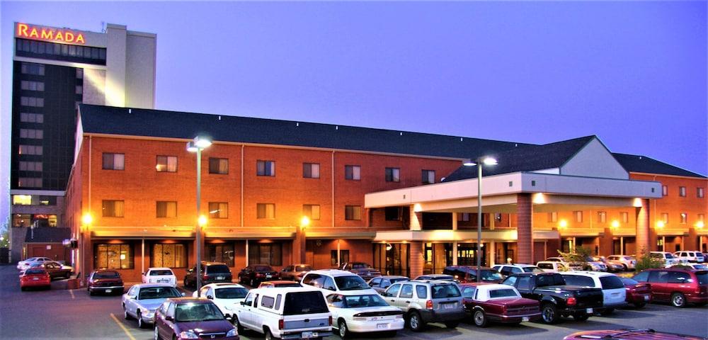 Ramada By Wyndham Topeka Downtown Hotel & Convention Center Eksteriør billede