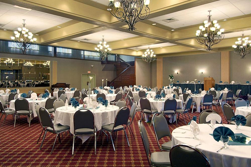 Ramada By Wyndham Topeka Downtown Hotel & Convention Center Eksteriør billede