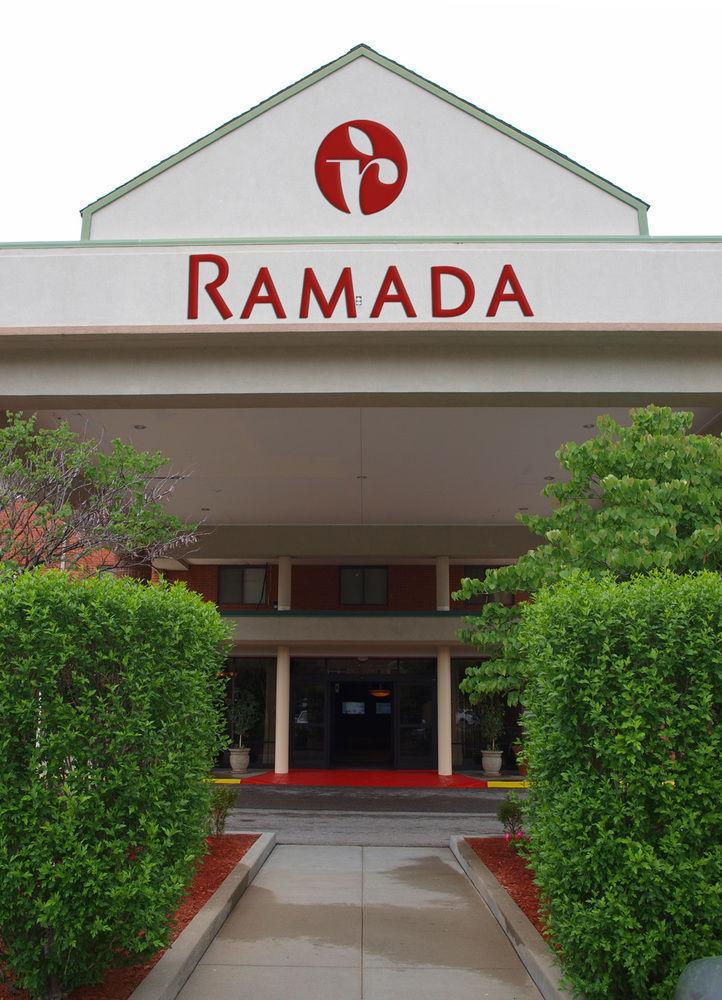 Ramada By Wyndham Topeka Downtown Hotel & Convention Center Eksteriør billede