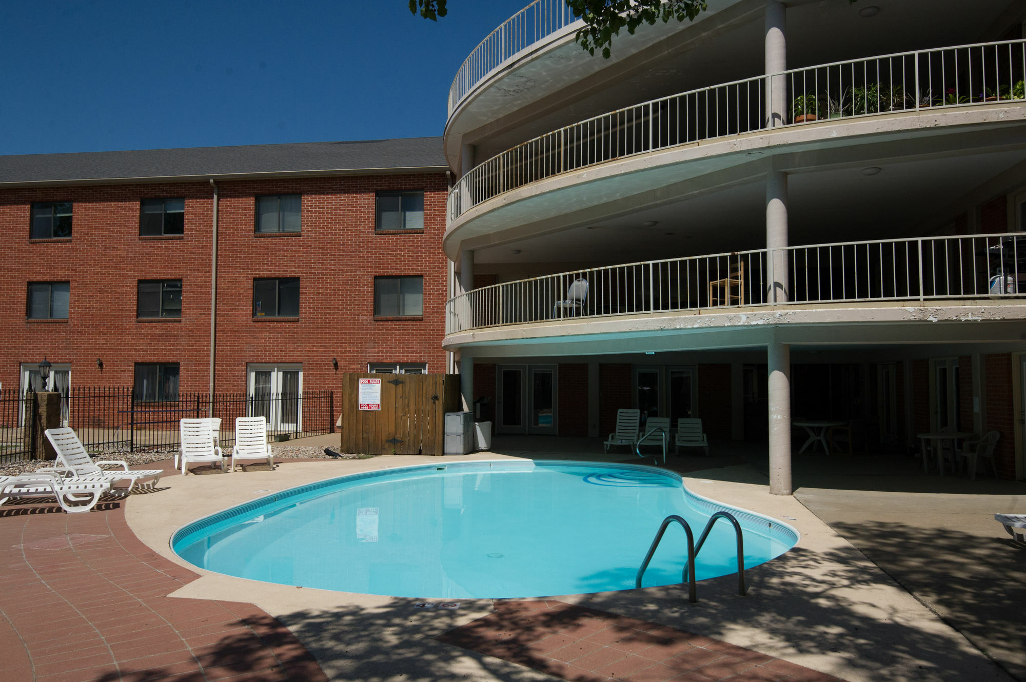 Ramada By Wyndham Topeka Downtown Hotel & Convention Center Eksteriør billede