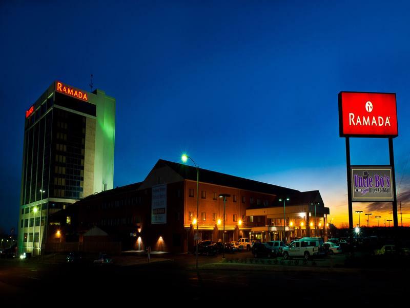 Ramada By Wyndham Topeka Downtown Hotel & Convention Center Eksteriør billede